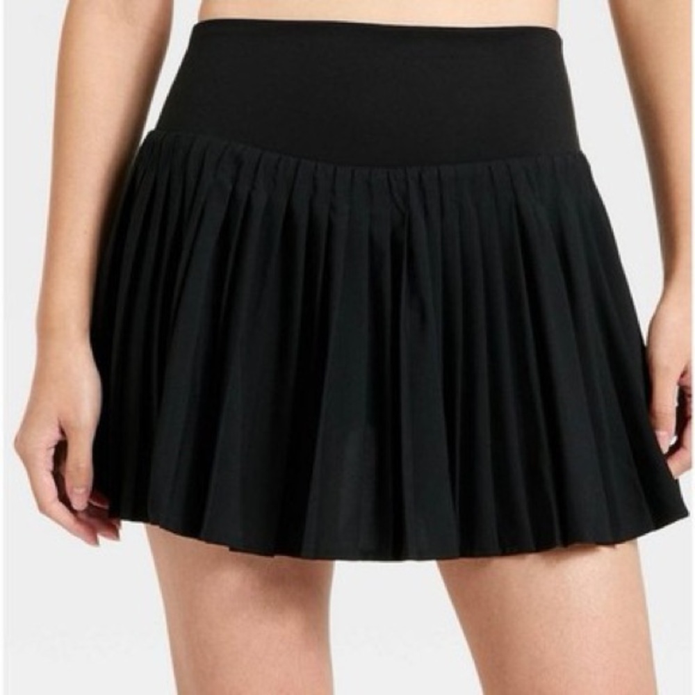All in motion! Elegant Black Pleated Skirt/ skort . Like new